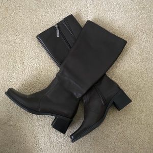Caressa Boots • size 5 1/2
